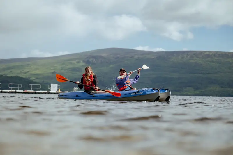 kayak Loch Lomond Schotland wateractiviteiten