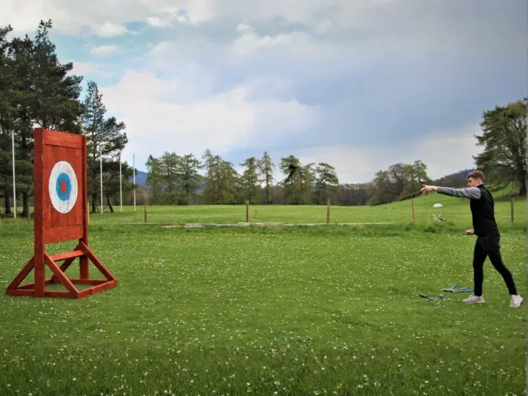 Scotland Nomads - Aktivitäten - Axtwerfen